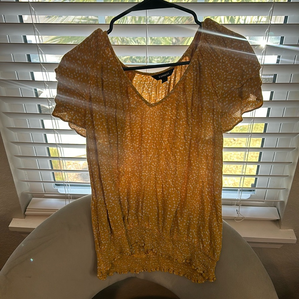 Flutter sleeve summer top